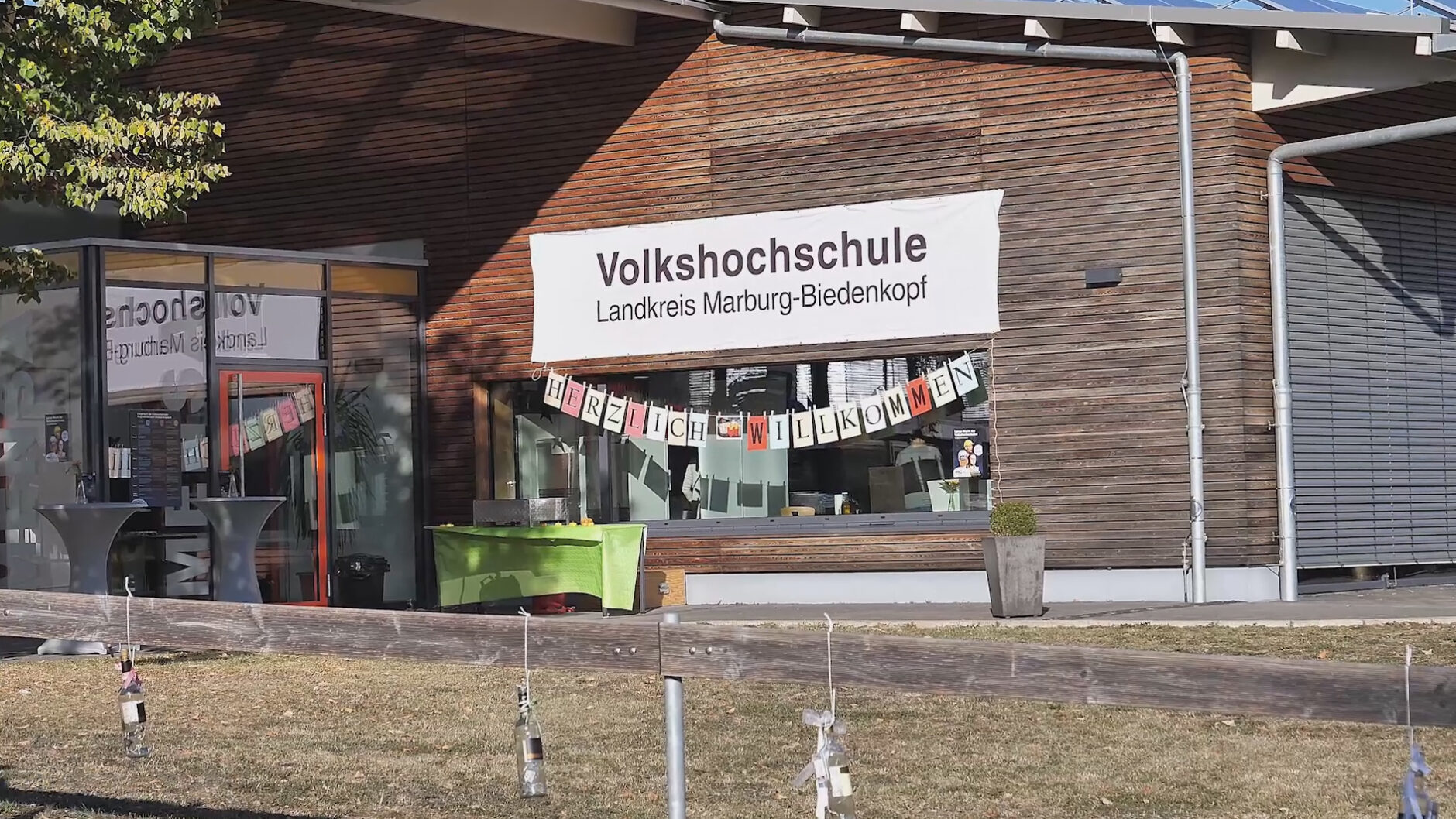 Video "100 Jahre vhs – Die lange Nacht der Volkshochschulen im Landkreis Marburg-Biedenkopf"