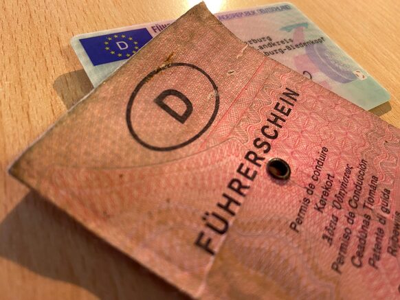 Roter alter Führerschein