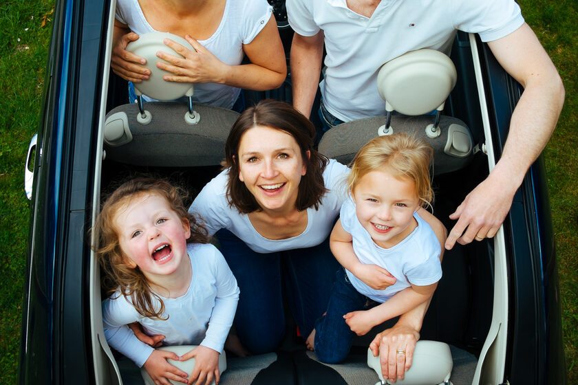 Familie im Auto