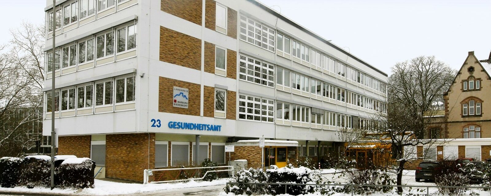 Gebäude Gesundheitsamt Marburg im Winter