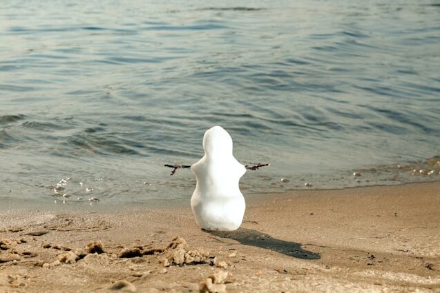 Symbolbild Hitzeaktionsplan | Schneemann am Strand