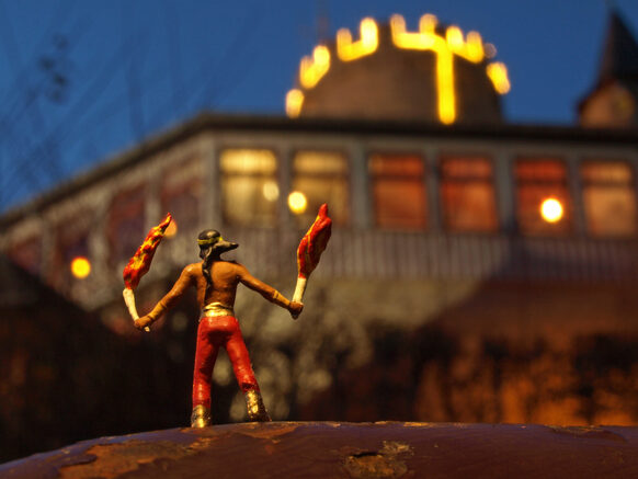 "Der Beleuchtungstechniker". Fotografie 40 x 30 cm, aus der Serie "Heidelzwerg und Biedenköpfchen: Was ist der Plural von Heimat?", Susanne Ochs