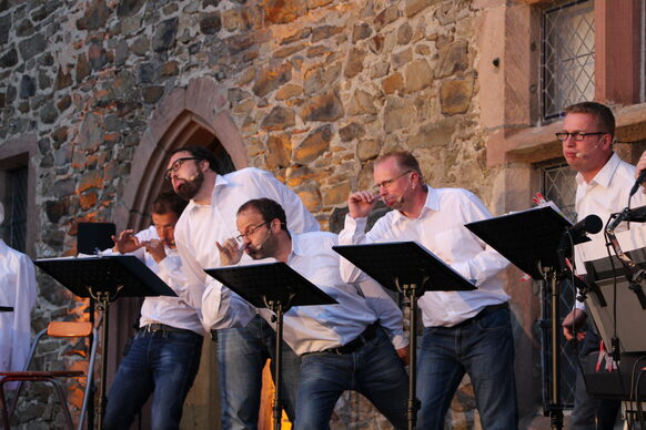 Konzert des Hinterländer Männerensembles im Schlosshof Biedenkopf