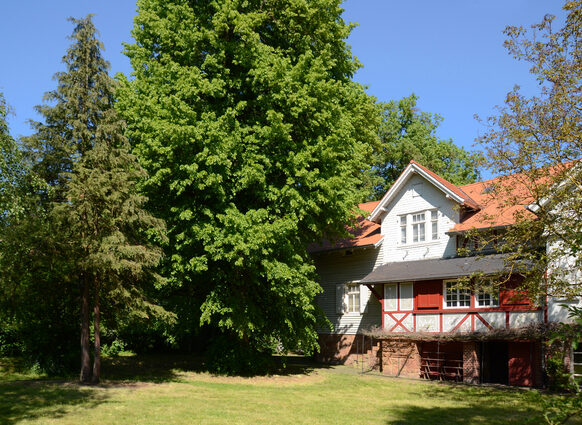 Das Otto Ubbelohde-Haus mit dem Garten vorm Haus