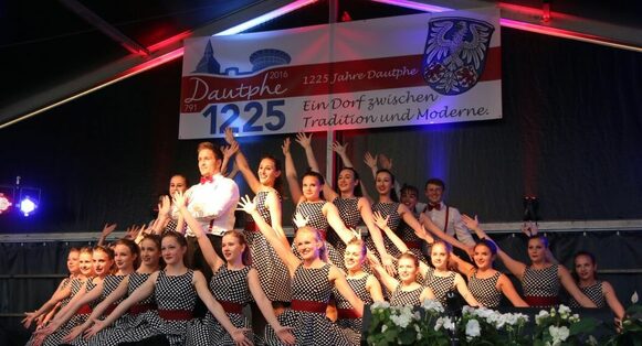 Zum Auftakt der 1225 Jahr Feier tanzten wir beim Kommersabend im großen Festzelt