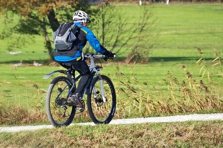 Radfahrer von hinten