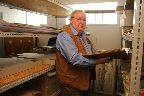Dieter Pelda im Archiv des Heimat- und Geschichtsvereins Kirchhain
