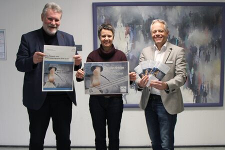 Landrätin Kirsten Fründt hat gemeinsam mit Fachdienstleiter Stephan Landmann (li.) und Fachbereichsleiter Uwe Pöppler das Freizeit- und Bildungsprogramm des Kreises für das Jahr 2018 vorgestellt. Das Motto in diesem Jahr: Alltag durchbrechen – Neues entdecken“.