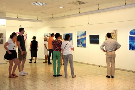 Die Kunsttage Marburg-Biedenkopf erfreuen sich bei Kunstschaffenden und Kunstinteressierten großer Beliebtheit. Wechselnde und außergewöhnliche Ausstellungsorte – wie hier in einem ehemaligen Supermarkt – tragen auch dazu bei.