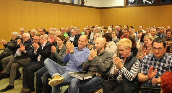 Über 100 Bürgerinnen und Bürger beteiligten sich an der Diskussion über die möglichen Nutzungsoptionen für das Multifunktionshaus.