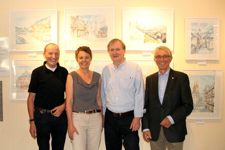 Nach der Ausstellungseröffnung (vorne .li.): Laudator Hans Gottlob Rühle, Landrätin Kirsten Fründt, Künstler Heinz Zürcher und Kreistagsvorsitzender Detlef Ruffert.