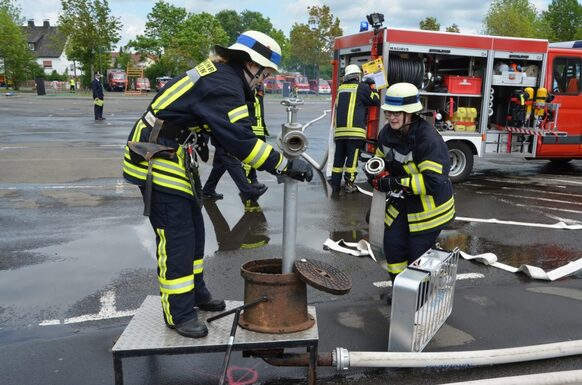 Eine Feuerwehrmannschaft im Einsatz