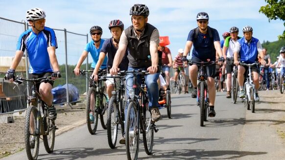 Radler auf der Perfgrundtour unterwegs