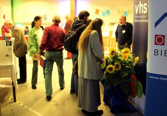 Besucher und Besucherinnen des Literaturparcours