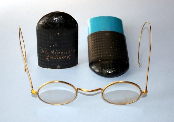 Historische Brille mit Euti