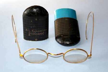 Historische Brille mit Euti