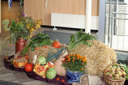 Erntekrone und landwirtschaftliche Erzeugnisse