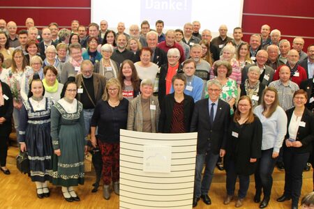 Gruppenbild: 144 neue Ehrenamts-Card - Inhaber