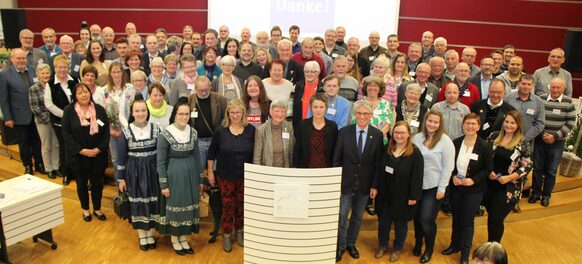 Gruppenbild: 144 neue Ehrenamts-Card - Inhaber