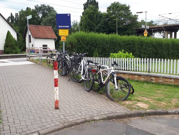 Bisheriger Fahrradabstellplatz am Bahnhof Niederweimar