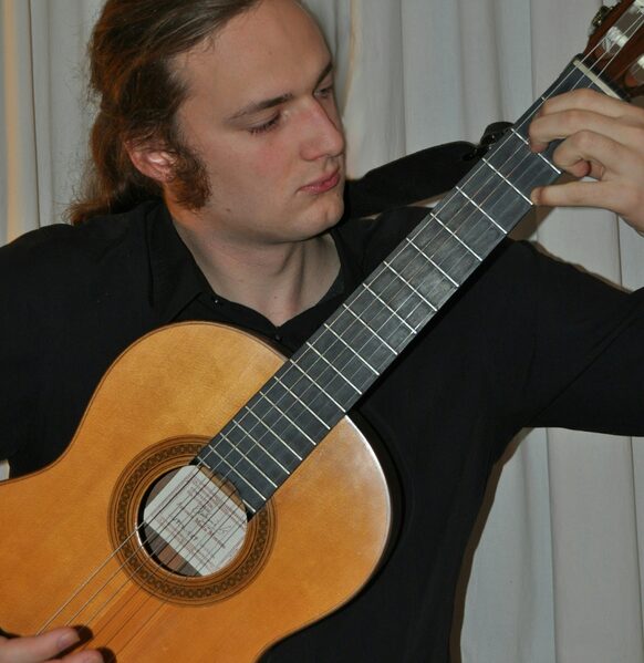 Der Gitarrist Lukas Pilgrim