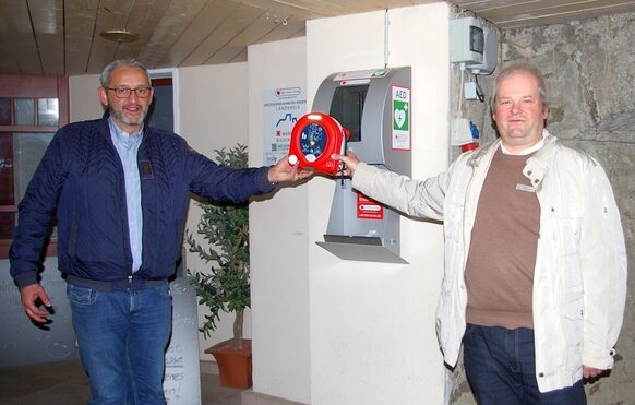 Foto zur Pressemitteilung 253/2020 (Defibrillator Schloss Biedenkopf)