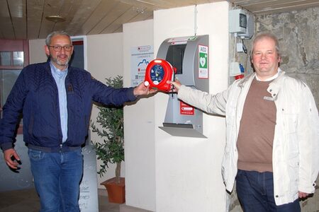 Foto zur Pressemitteilung 253/2020 (Defibrillator Schloss Biedenkopf)