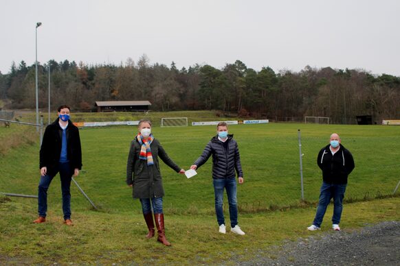 Foto zur Pressemitteilung 625/2020 (Förderbescheid-Übergabe SV Silberg)
