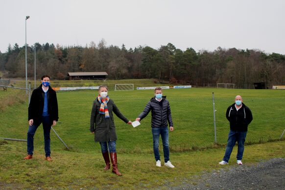 Foto zur Pressemitteilung 625/2020 (Förderbescheid-Übergabe SV Silberg)