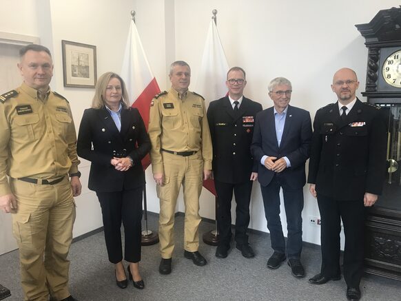 Die Delegation bei der Berufsfeuerwehr in Danzig