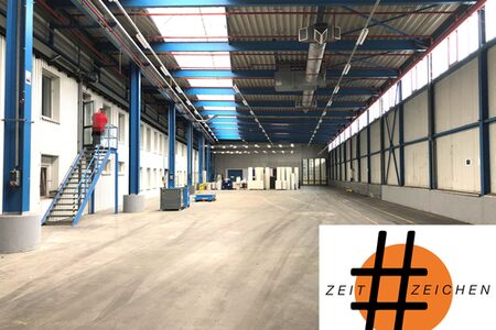 Blick in die große Halle der Firma Elkamet, Standort der Kunsttage 2022