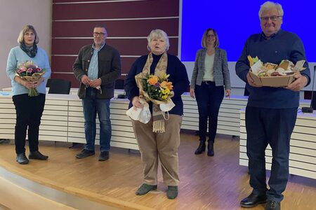 Drei bisherige Mitglieder des Gebietsagrarausschusses mit Abschiedsgeschenk.