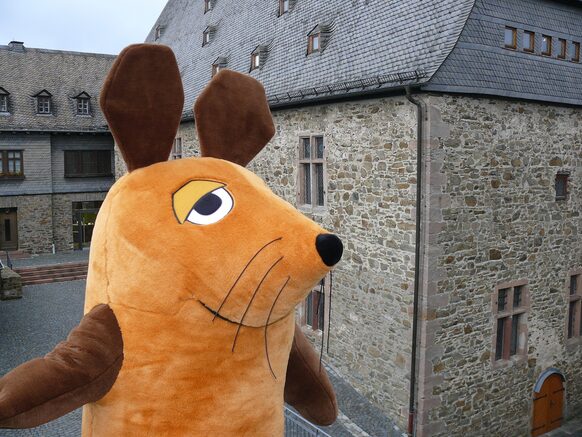 Die "Maus" vor dem Schloss Biedenkopf