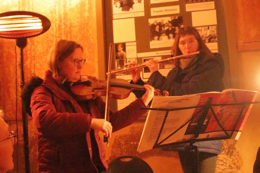 Musikduo Katharina Fendel (Flöte) und Selma Bonney-Raven (Violine)