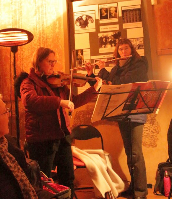 Musikduo Katharina Fendel (Flöte) und Selma Bonney-Raven (Violine)