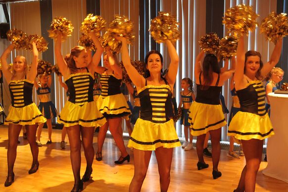 Die Showtänzerinnen der „Dancing Hornets“ aus Gladenbach zeigten im Gladenbacher Haus des Gastes ihr Können.