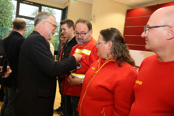 Mitglieder des DLRG werden ausgezeichnet