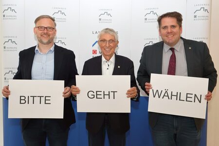 Landrat Jens Womelsdorf, der Kreistagsvorsitzende Detlef Ruffert und der Erste Kreisbeigeordnete Marian Zachow