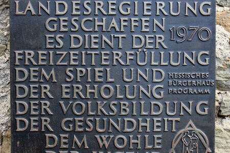 Eine Gedenktafel, die im Bürgerhaus in Biedenkopf hing