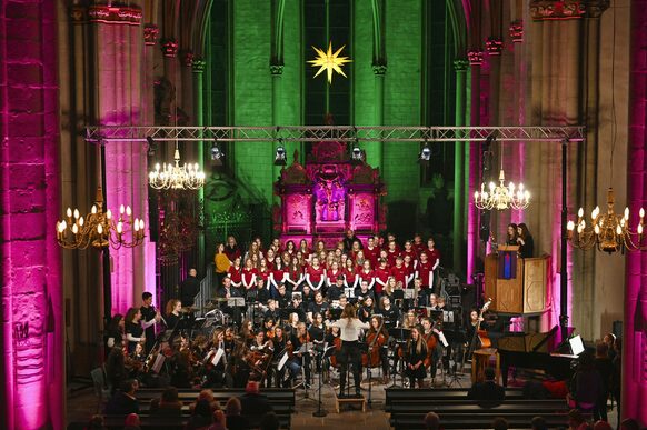 Blick in die Lutherischen Pfarrkirche während der Veranstaltung „Hörgenuss im Advent“