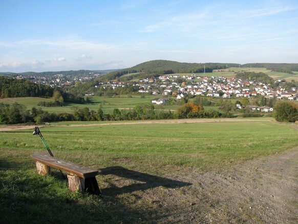 Wanderweg mit Bank